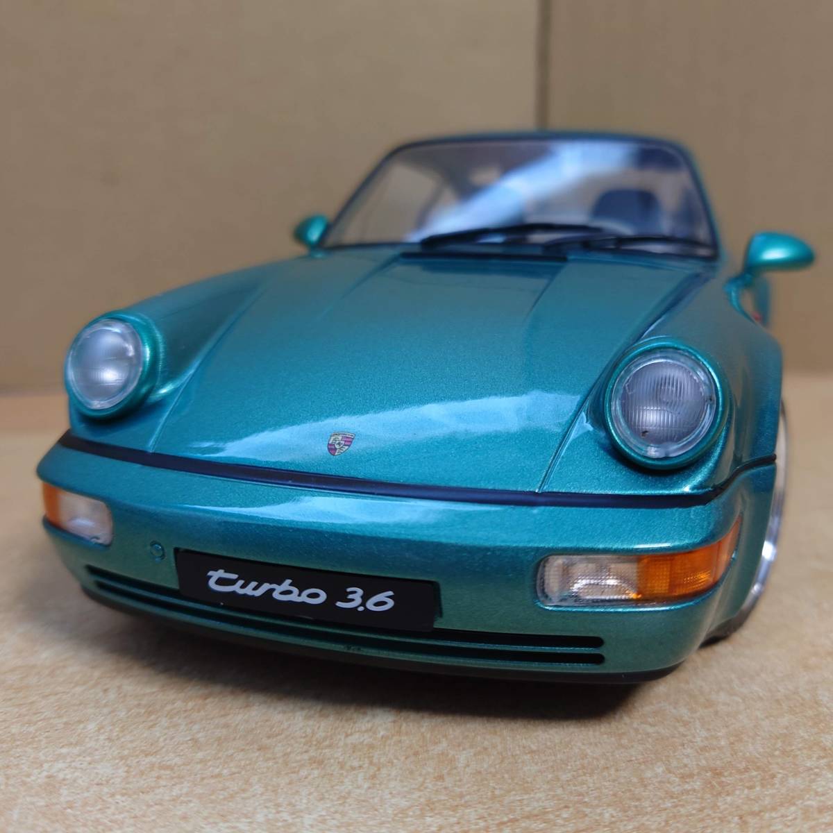 1/18 ポルシェ 964 ターボ 1991 グリーン Porsche ソリド製ダイキャスト製ミニカー_画像1