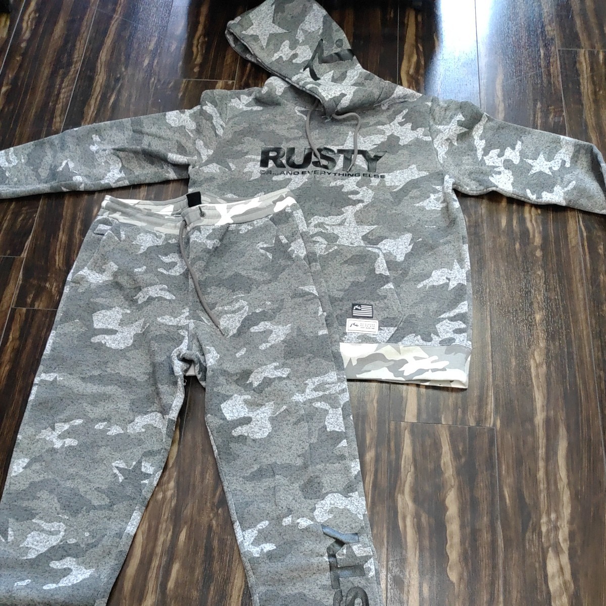 超美品　RUSTY上下セット　XL 使用浅　裏起毛　_画像1