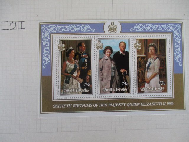 【送料無料】　アンティーク・コレクション　イギリスなど　エリザベス女王御一家　切手　など　台紙貼り付け済み　（41-I）_画像8