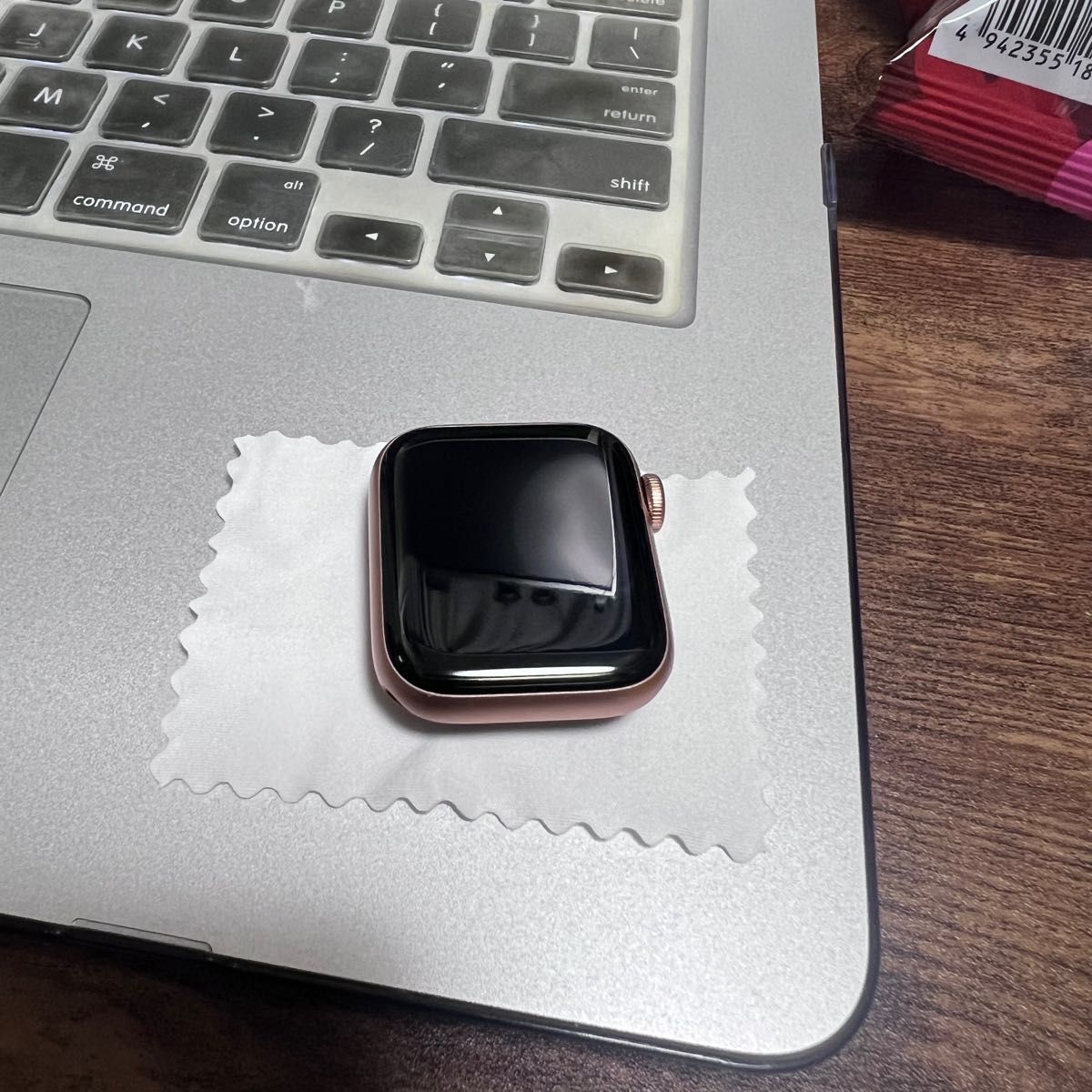 極美品Apple Watch SE GPS + Cellularモデルアップルウォッチ ゴールド
