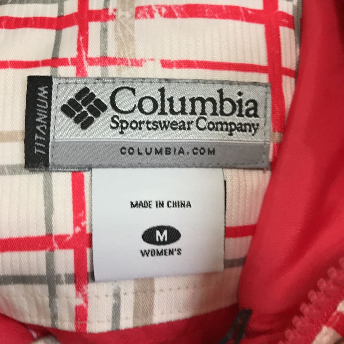 2点セット Columbia TITANIUM レディース　上下セット　スキーウエア　スノーボードウエア　M ウェア コロンビア　雪国　女の子 美品_画像4