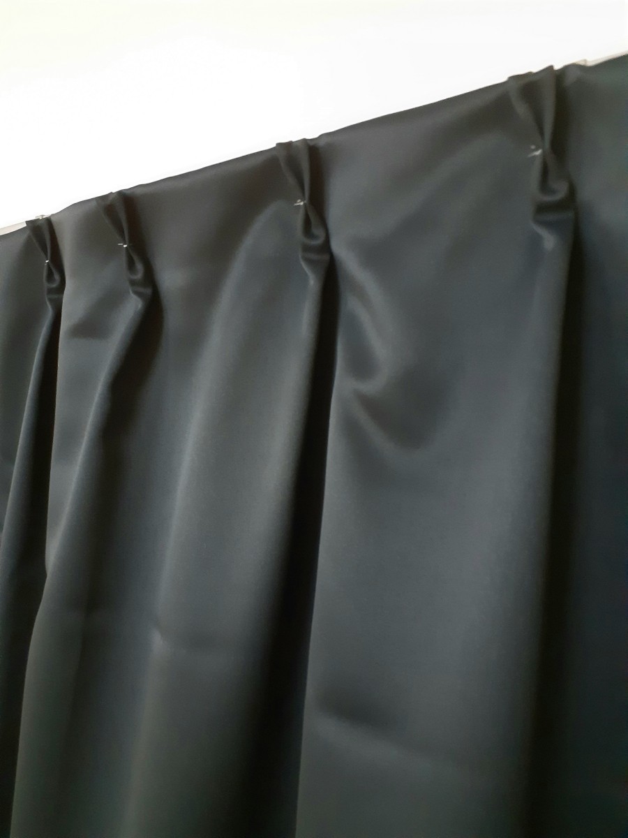 新品 １級遮光防炎ドレープカーテン １００X１７８cm ２枚組 ブラック　無地_画像4