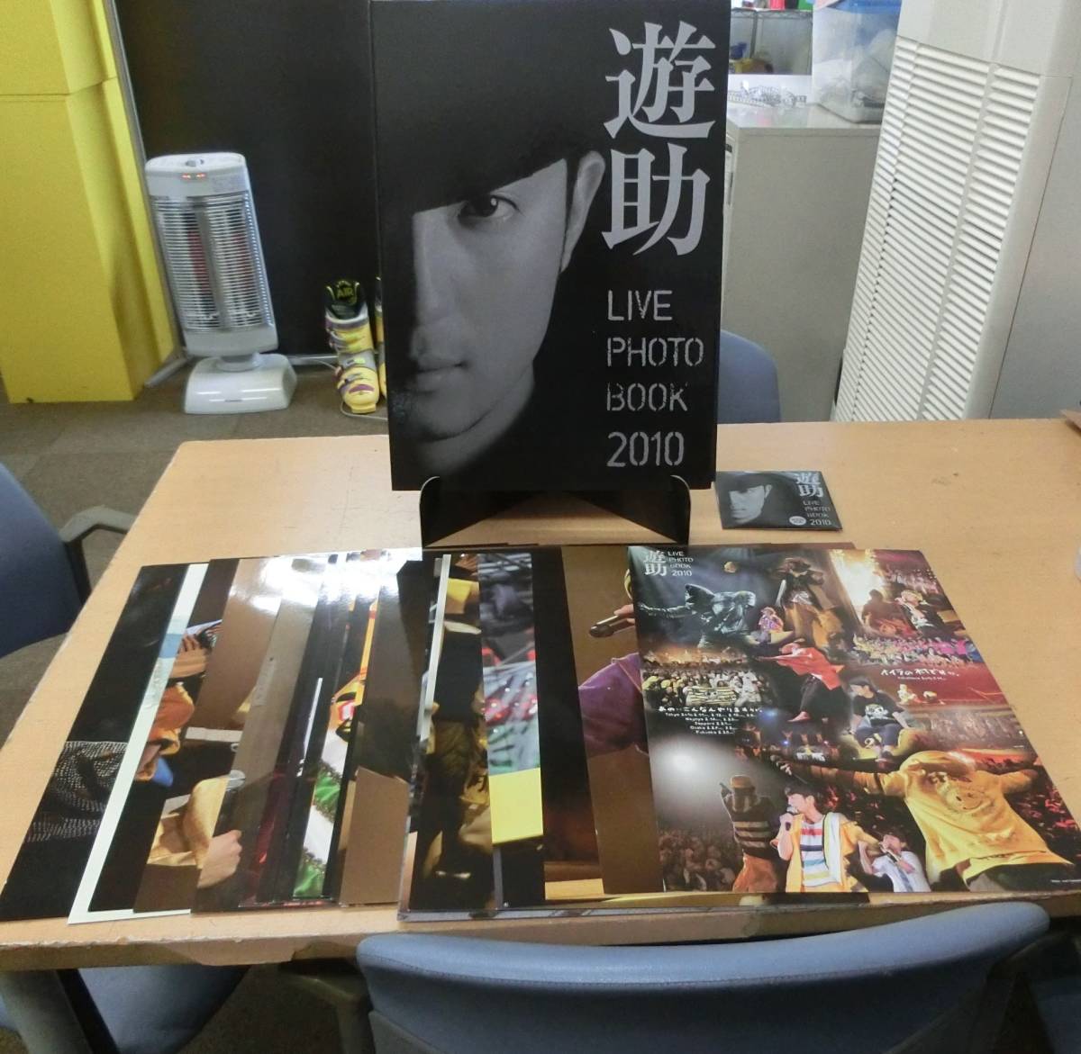 中古 遊助 LIVE PHOTO BOOK ライブフォトブック 2010 上地雄輔 [510-808]◆送料無料(北海道・沖縄・離島は除く)◆ 送料無料_画像4