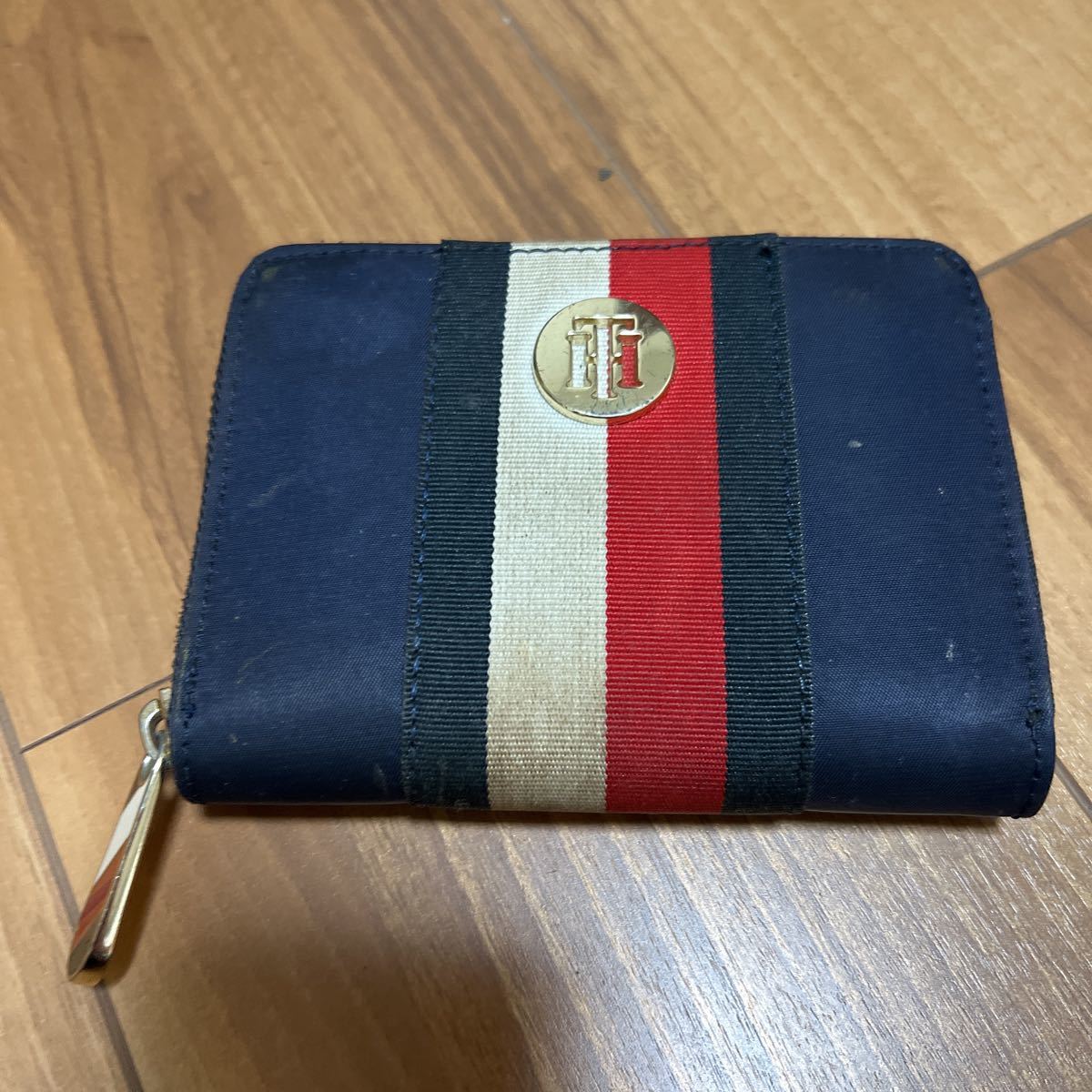 【1879】TOMMY HILFIGER トミー・ヒルフィガー ナイロン ロゴ ラウンドファスナー ジャンク品_画像1