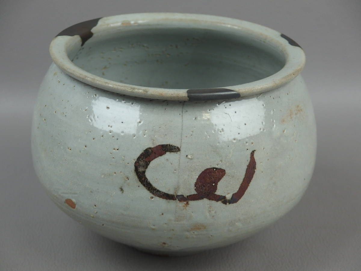 骨董・茶道具】☆李朝 北朝鮮白磁鉄絵草木文壷 鉄砂 提灯壷 骨董・茶道具】☆李朝 北朝鮮白磁鉄絵草木文壷 鉄砂 提灯壷