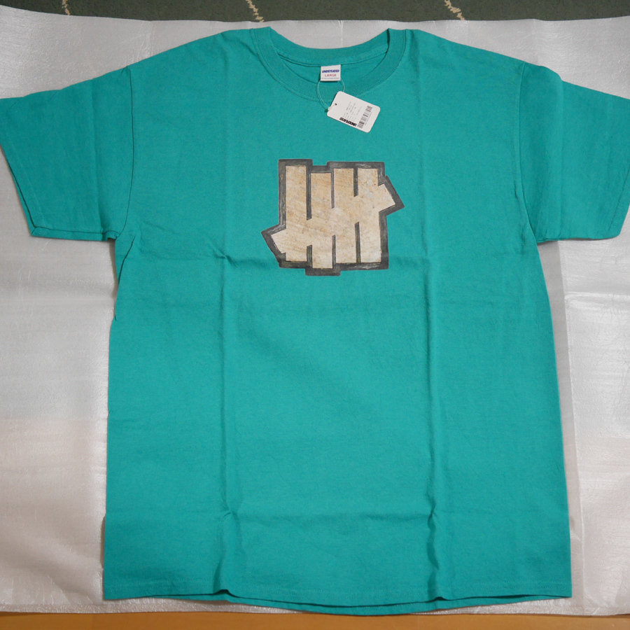 UNDEFEATED PLATE STRIKE S/S TEE GREEN Lサイズ 未使用_画像1