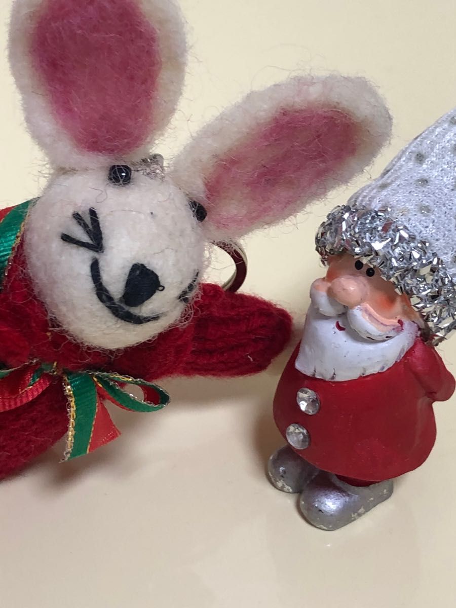 ドイツのクリスマスマーケットで購入したウサギとサンタ　置物　キーホルダー
