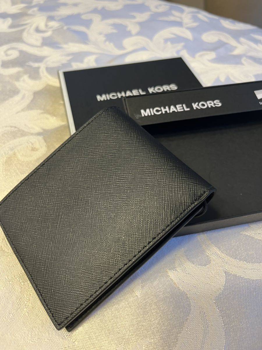新品MICHAELKORS マイケルコースメンズ　二つ折り財布　黒　ギフト カード入れ 小銭入れなし 折り財布 ブラック メンズ ウォレット_画像2