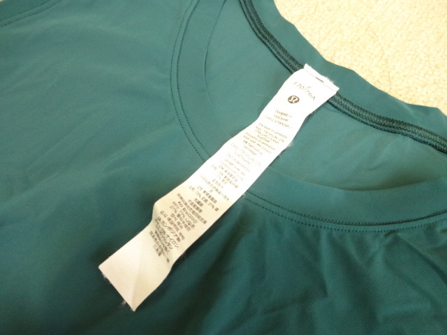 lulu lemon★ロゴ＆裾スリット ロング丈タンクトップ（High-Neck Split-Hem Running Tank Top）緑★ルルレモン_画像2