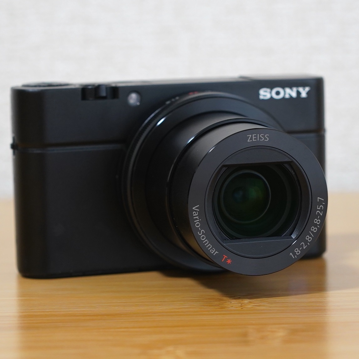  Sony RX100 III 20.1 MP Premium Compact Digital Camera w/1-inch  Sensor and 24-70mm F1.8-2.8 ZEISS Zoom Lens (DSCRX100M3/B), 6in l x 4.65in  w x 2.93in h, Black : Electronics