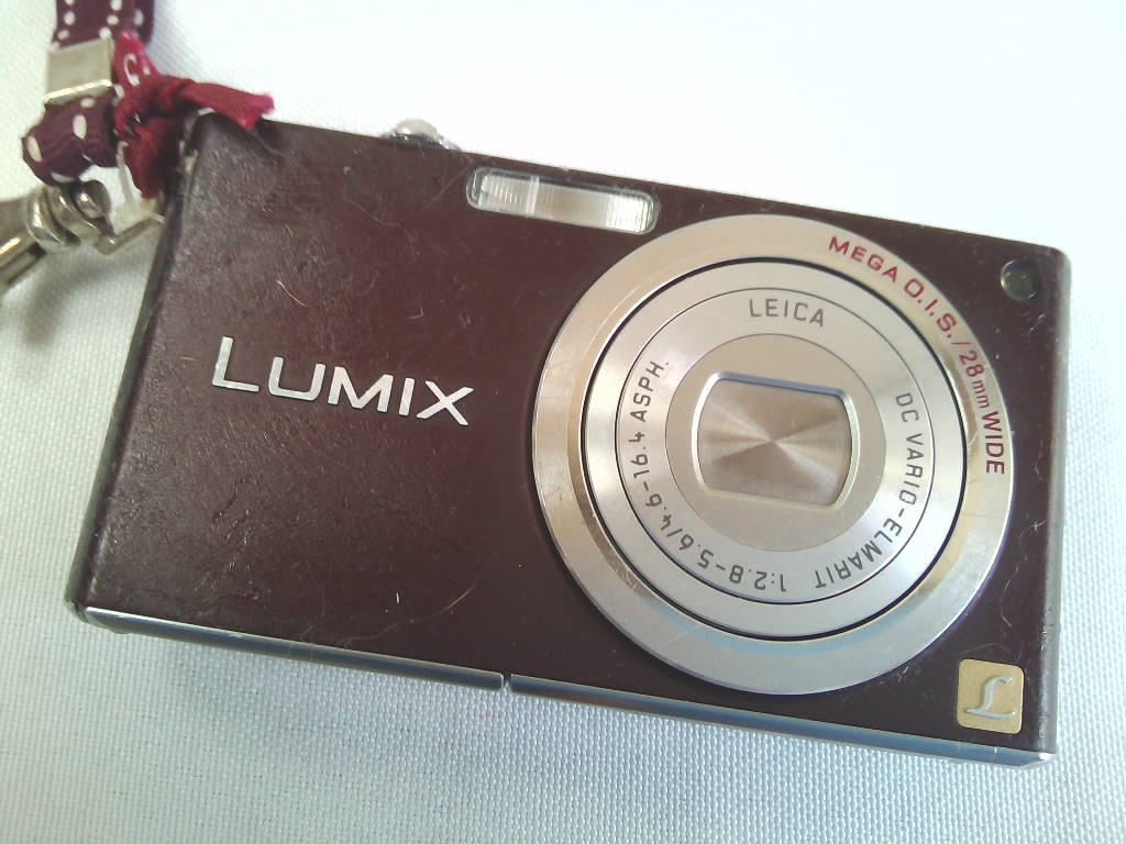 パナソニック LUMIX DMC-FX33 デジタルカメラ ジャンク 通電のみ パナソニック LUMIX DMC-FX33 デジタルカメラ ジャンク 通電のみ