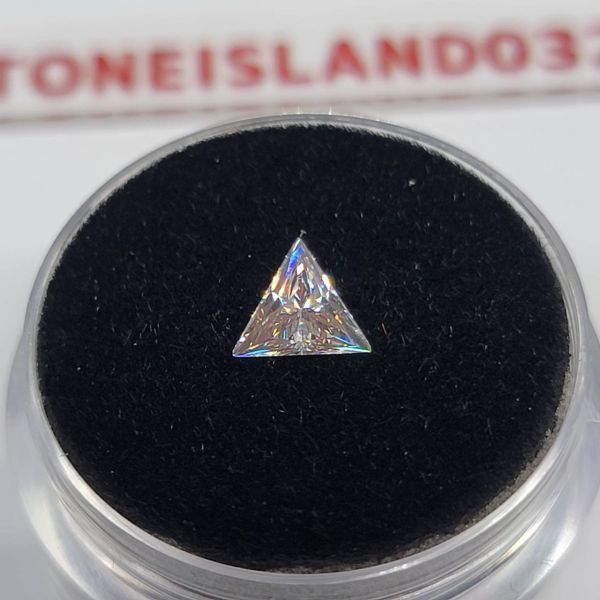 ラボ クリアダイヤモンド 0.6ct トライアングルカット 宝石 鉱石 希少 輝き 高品質 宝石シリーズ 三角形状 モアッサナイト 証明書付 C672