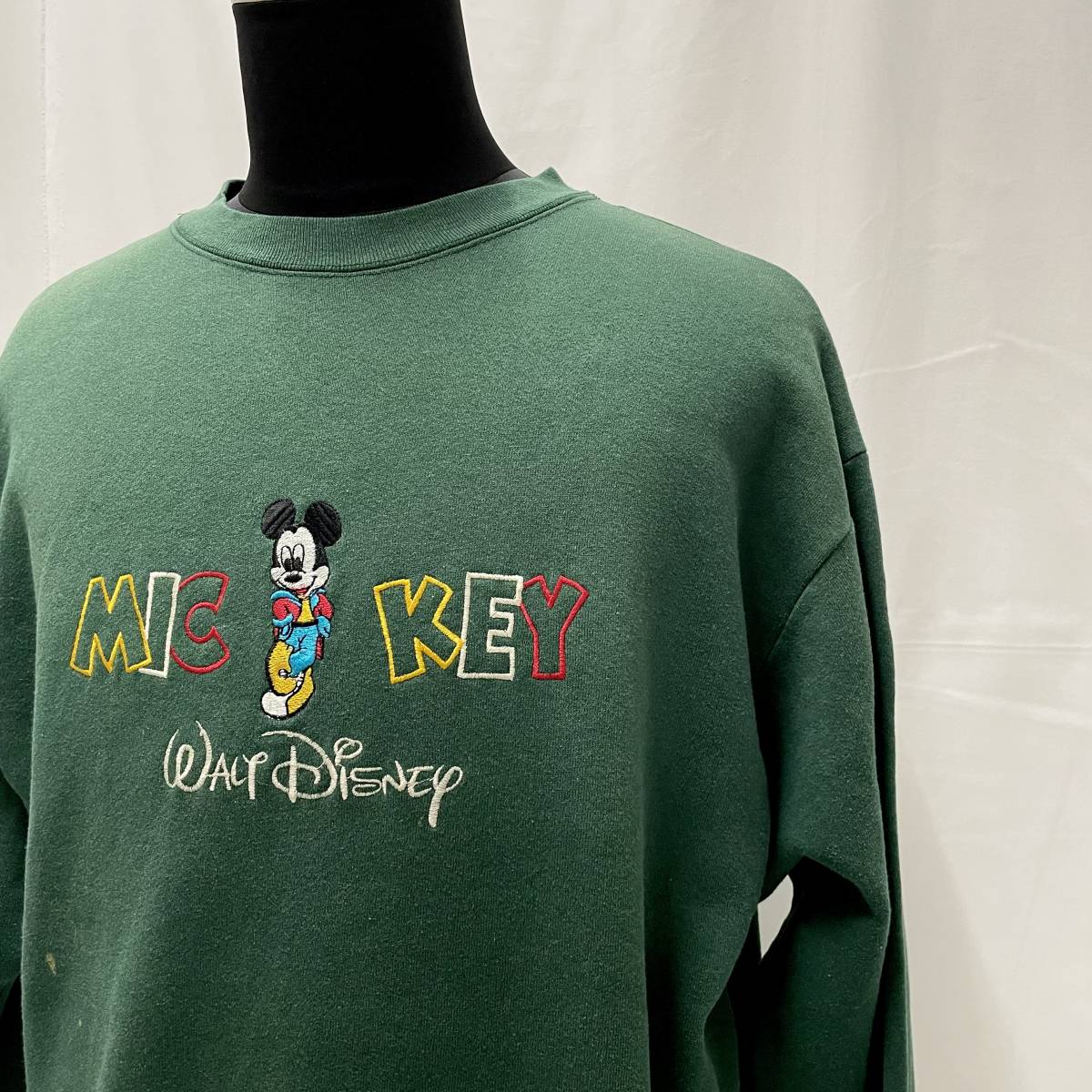 古着 90s Disney ミッキー 刺繍 スウェット 緑 90年代 アメリカ USA ヴィンテージ オールド トレーナー キャラクター ディズニー
