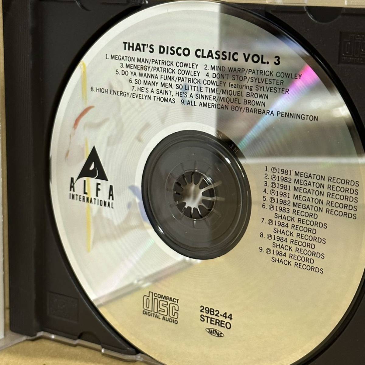 【CD】 THAT'S DISCO CLASSIC Vol.3　※ DO YA WANNA FUNK / PATRICK COWLEY ft. SYLVESTER ☆ ALL AMERICAN BOY / BARBARA PEENINGTON　他_画像3