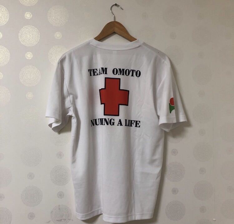 YK-1313 中古品 ※難あり TEAM OMOTO NURSING A LIFE Tシャツ Lサイズ 看護 赤十字 レッドクロス 介護 病院 施設 半袖 おもと会_画像1