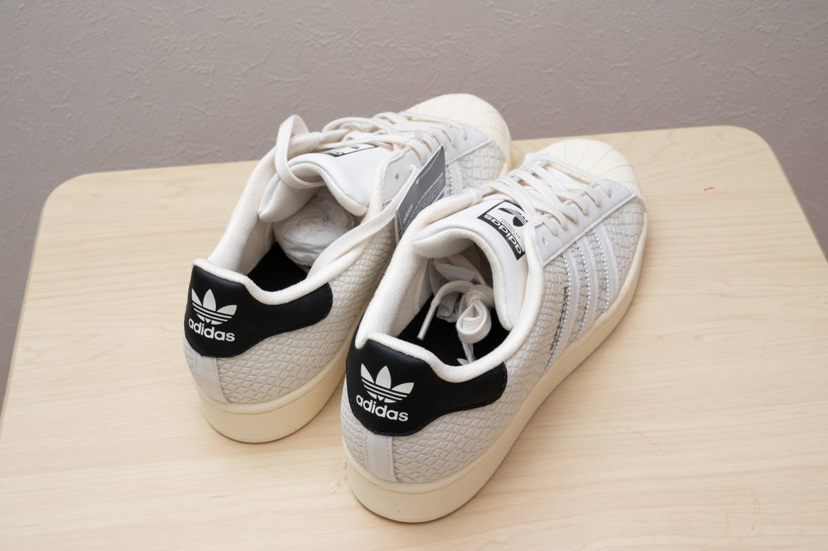 adidas SUPERSTAR ATMOS G-SNK オフホワイト　グローインザダーク　28cm 未使用品です!!_画像2