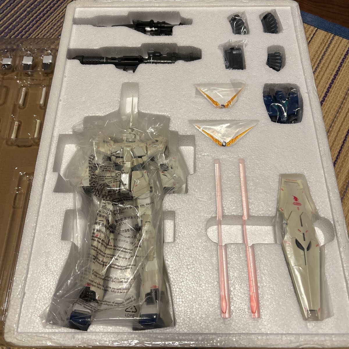 ☆格安出品☆ G.F.F. METAL COMPOSITE RX-0 ユニコーンガンダム(覚醒仕様)*難あり*