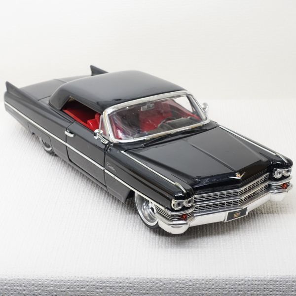 110Z 状態悪 ジャンク 1/24 CADILLAC 1963 SERIES 62 キャデラック Jada TOYS DUB CITY ブラック ミニカー_画像3