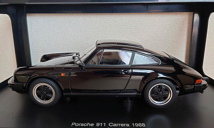 【美品】オートアート(AUTOart) 1/18 ポルシェ911カレラ (タイプ930) ／ PORSCHE 911 CARRERA (Type930)