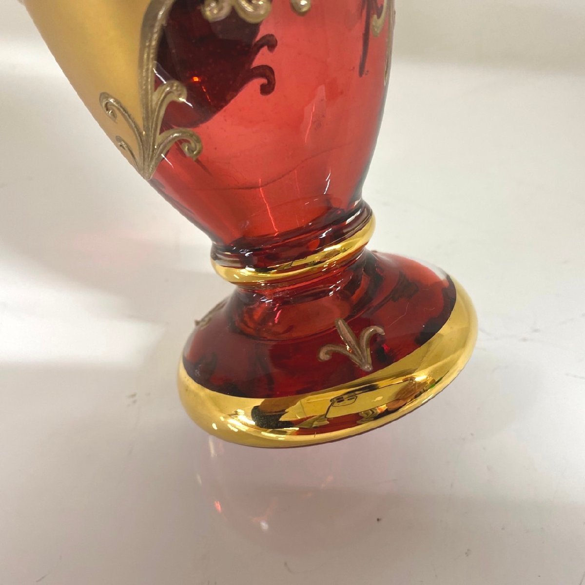 □花器・フラワーベース　綺麗な装飾が施されたガラス花瓶(赤)　7×15.5　/インテリア・USED　⇔□_画像5