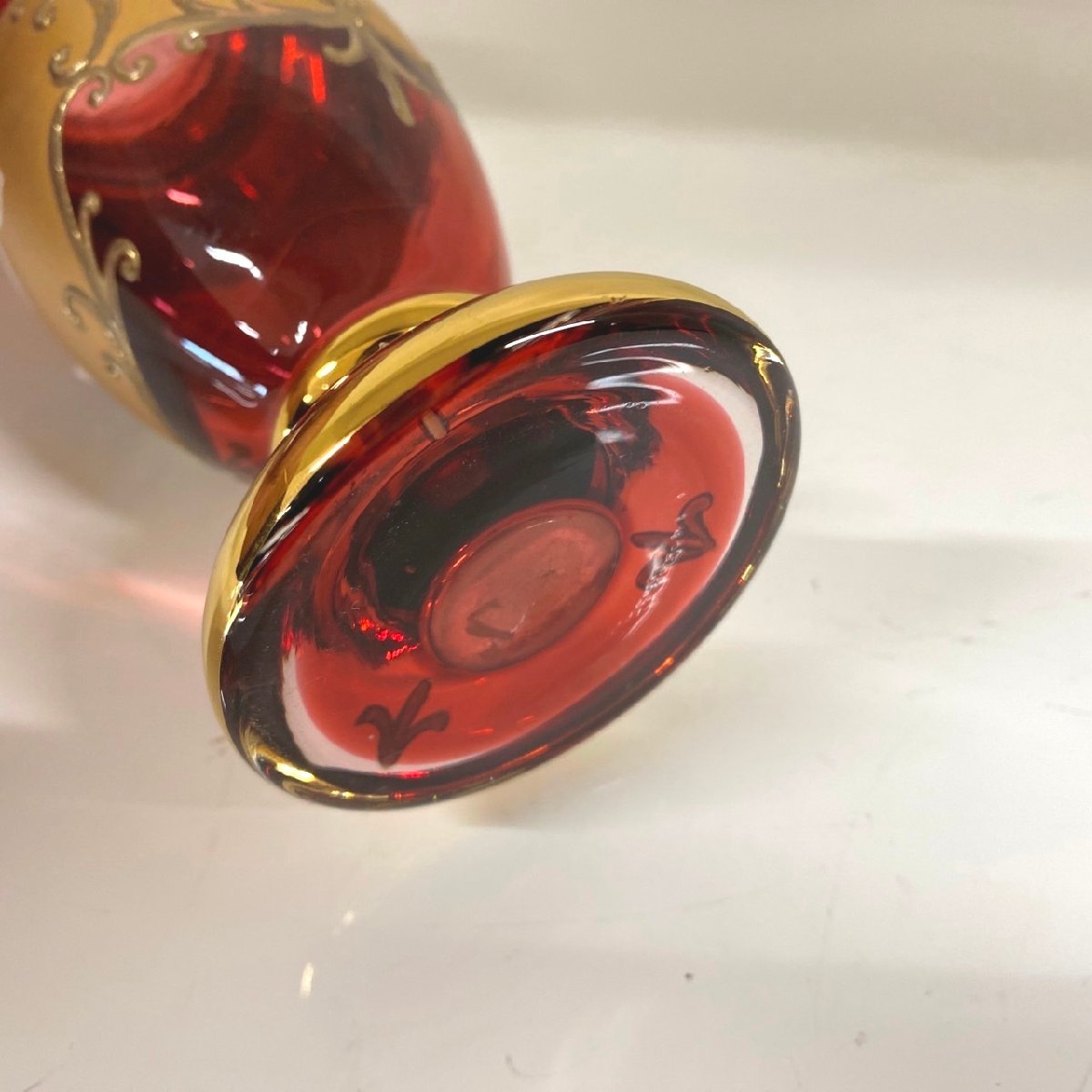 □花器・フラワーベース　綺麗な装飾が施されたガラス花瓶(赤)　7×15.5　/インテリア・USED　⇔□_画像6