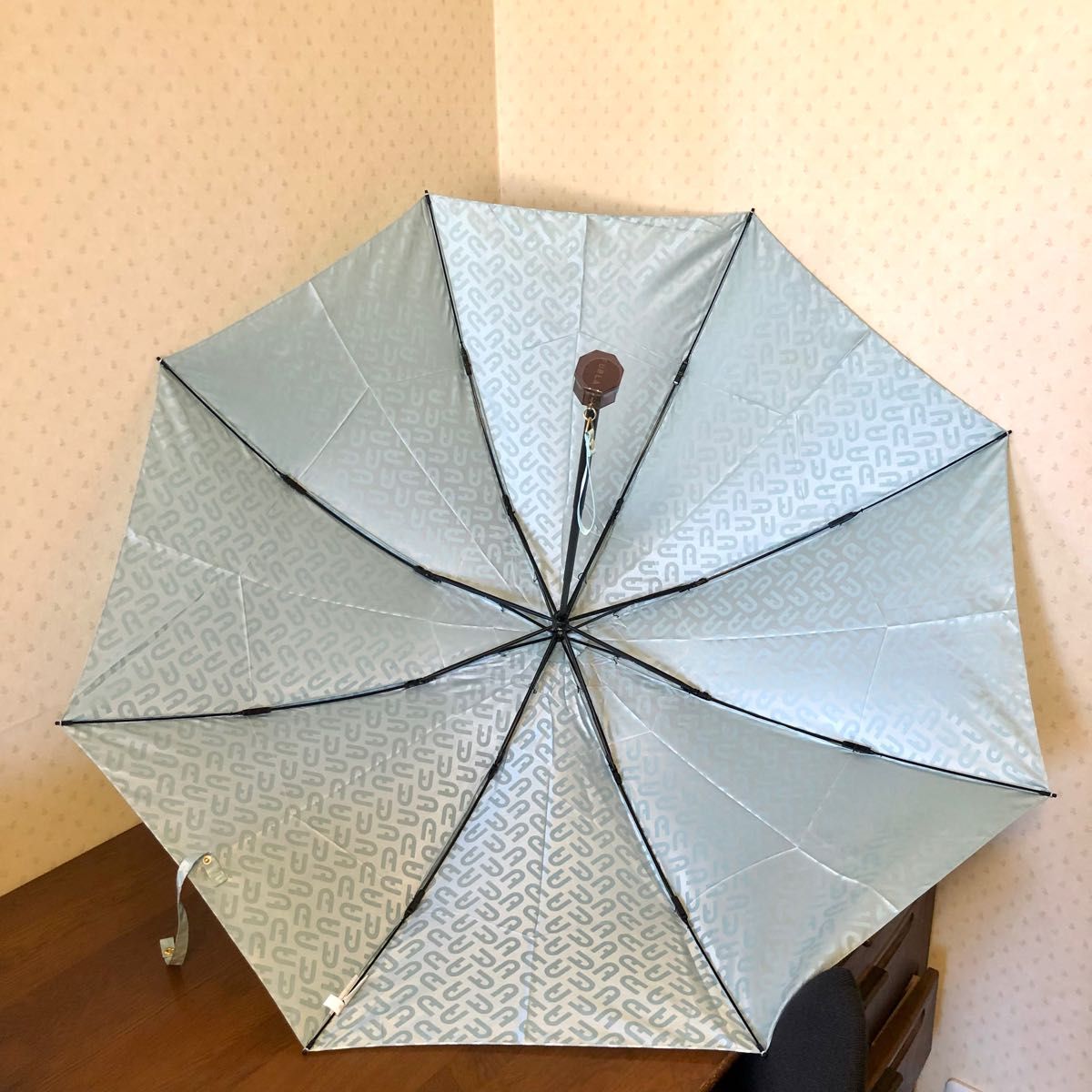 ★新品・タグ付き★フルラ FURLA 折りたたみ傘 晴雨兼用 雨傘 紫外線防止 UV加工 ロゴモノグラム ミントグリーン 日本製