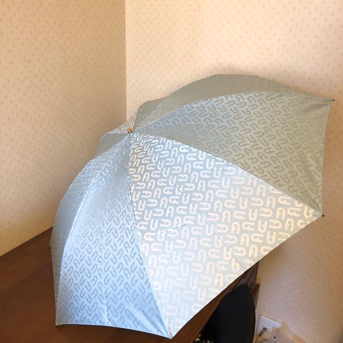 ★新品・タグ付き★フルラ FURLA 折りたたみ傘 晴雨兼用 雨傘 紫外線防止 UV加工 ロゴモノグラム ミントグリーン 日本製