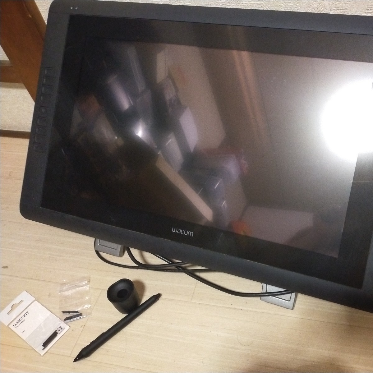 憧れ 【Wacom/ワコム】液晶ペンタブレット CINTIQ 22HDtouch(dth-2200