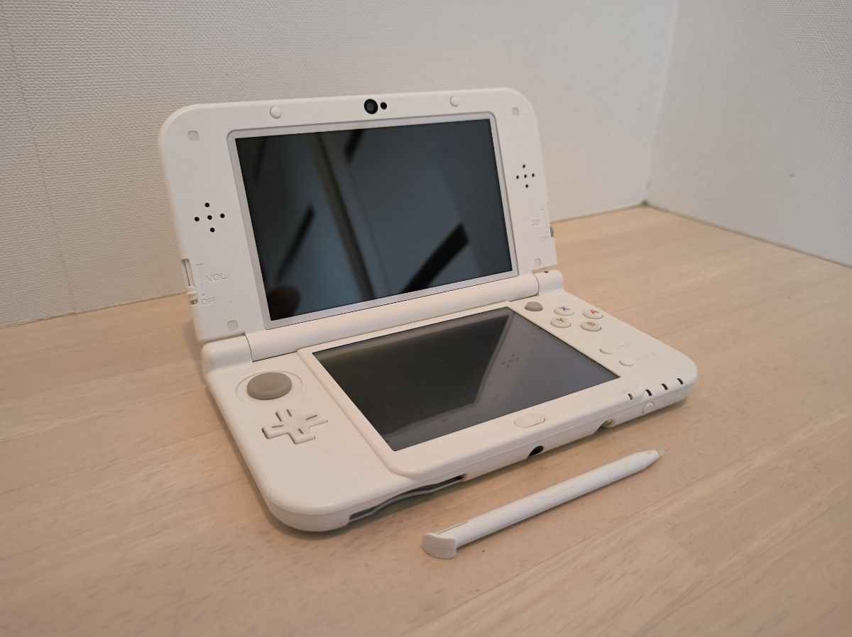 ■美品■ Newニンテンドー3DSLL 本体 パールホワイト 箱なし 任天堂 動作確認済 3DS LL　ケース,ケーブルおまけ