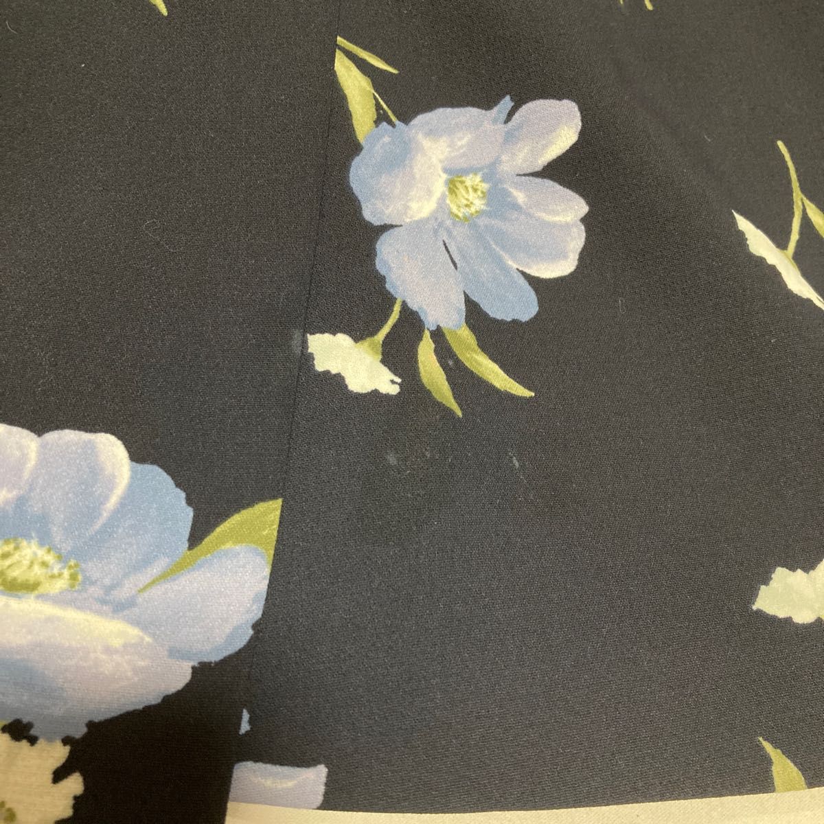 レディーススカート　花柄　紺色　Sサイズ
