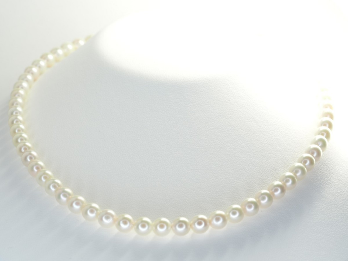 ●228 激安！天然アコヤ本真珠ネックレス　ホワイト色　 パール6.5mm～7.0mm珠　シルバークラスプ44cmパールは専用箱に入れて配送致します