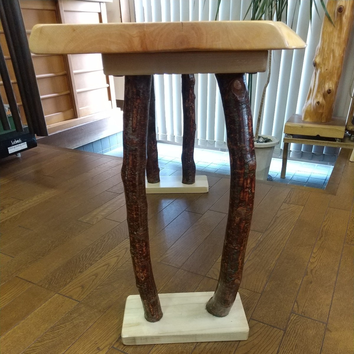 手作りで加工製作した栗の木でベンチやテーブルや花台にいかがですか。_画像5