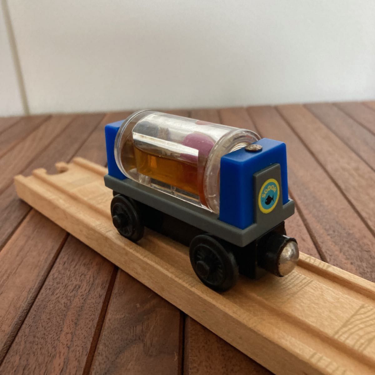 機関車トーマスアクアリウム　カーAQUARIUM CAR 木製トーマス きかんしゃトーマス ラーニングカーブ