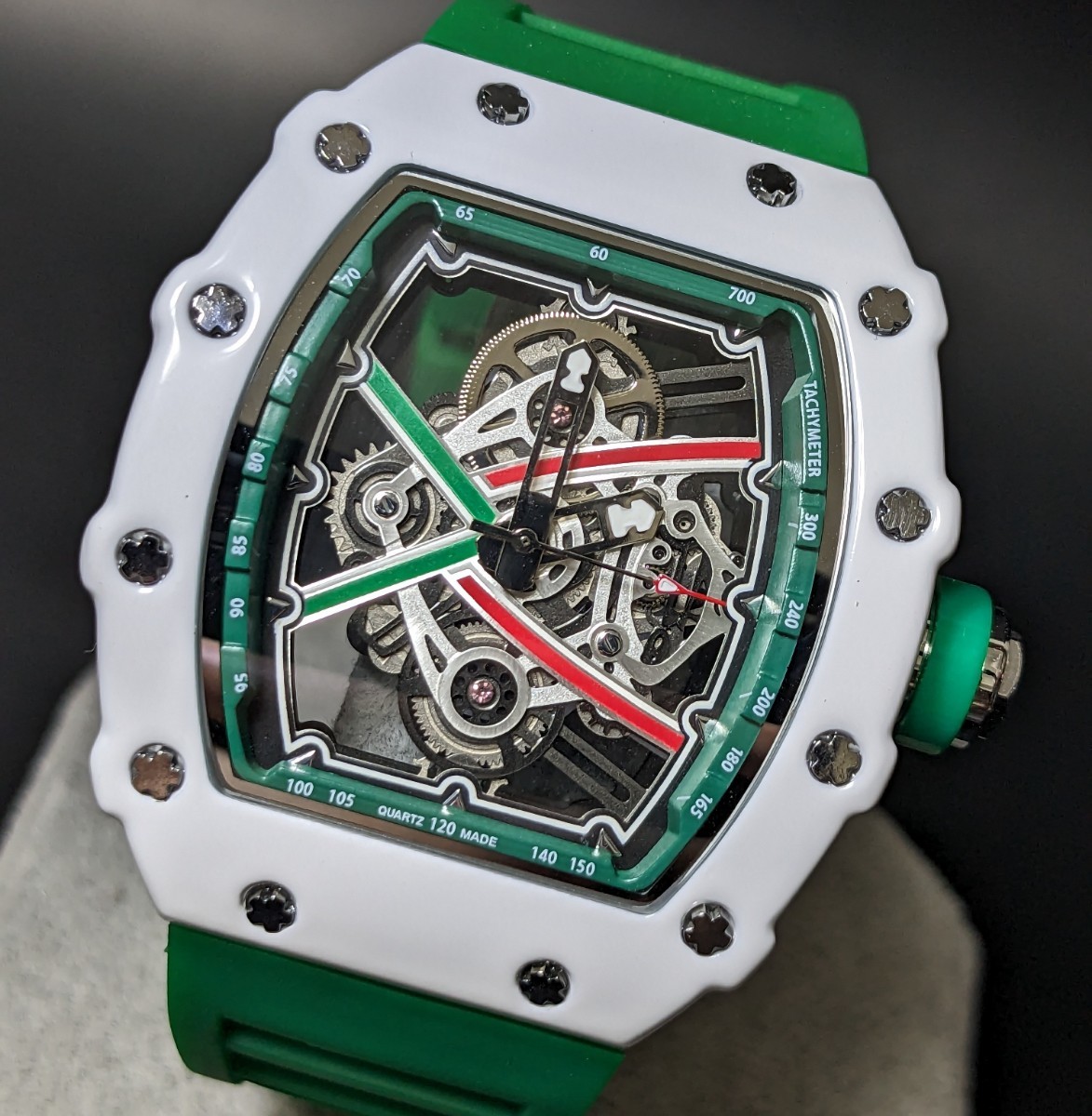 注目 新品 腕時計 グリーン スケルトン トノー ラバー オマージュ