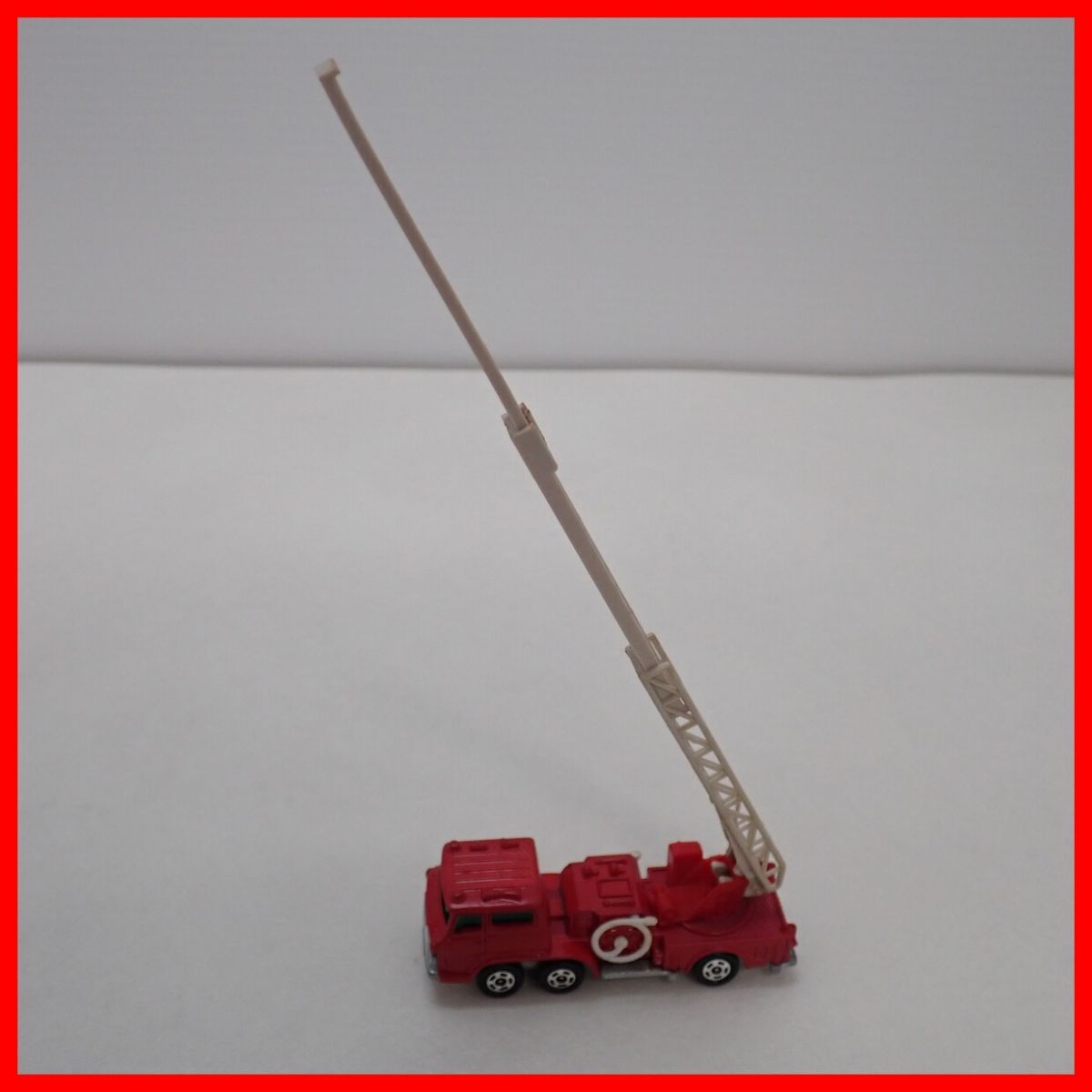 ☆トミカ 日本製 No.29 日野 ハシゴ 消防車 黒箱 トミー TOMICA TOMY Hino AERIAL LADDER FIRE TRUCK【10_画像6