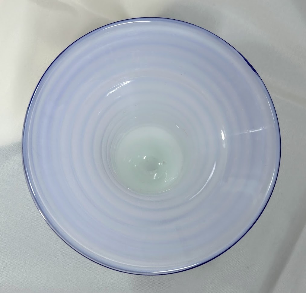 Vintage ハンドメイド 吹きガラス 乳白色&ブルーblue Spiral vase/スパイラル 花瓶 オブジェ/置物 アートガラス used コレクション 保管品_画像4