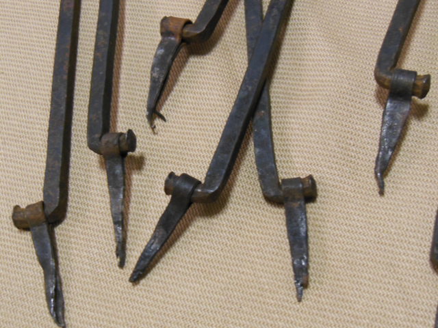 古い和箪笥の両サイド用の取っ手　４点　鉄製　8ｃｍ×15ｃｍ×0.7ｃｍ　時代箪笥　金具_画像9