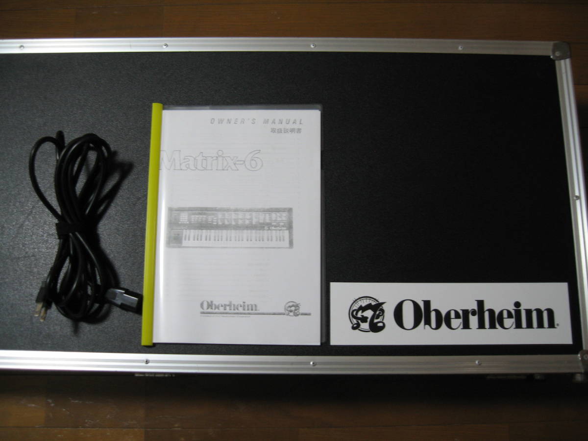 Oberheim オーバーハイム　Matrix-6 　超レア品　中古 美品 ハードケース入り 動作確認済み　ワンオーナー品_画像3
