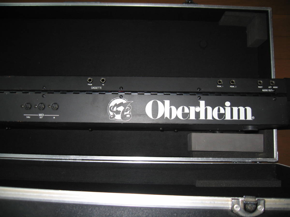 Oberheim オーバーハイム　Matrix-6 　超レア品　中古 美品 ハードケース入り 動作確認済み　ワンオーナー品_画像7