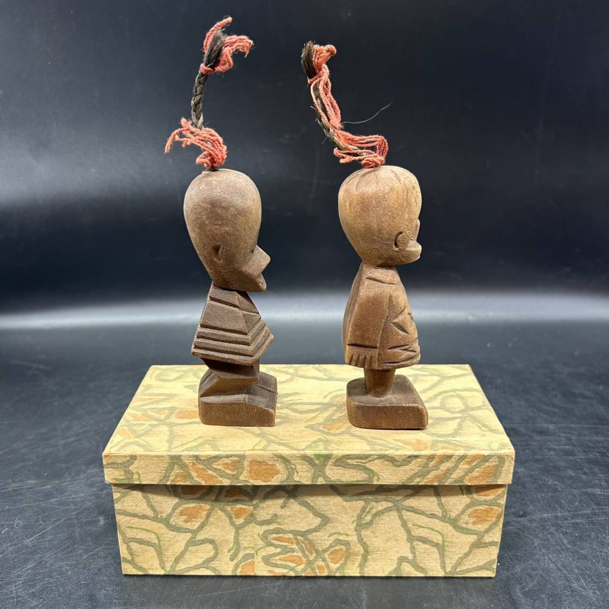 木彫り　人形2体　箱付き　少数民族・アフリカ・東南アジア　お守り 彫刻民芸品 Z2-13_画像4
