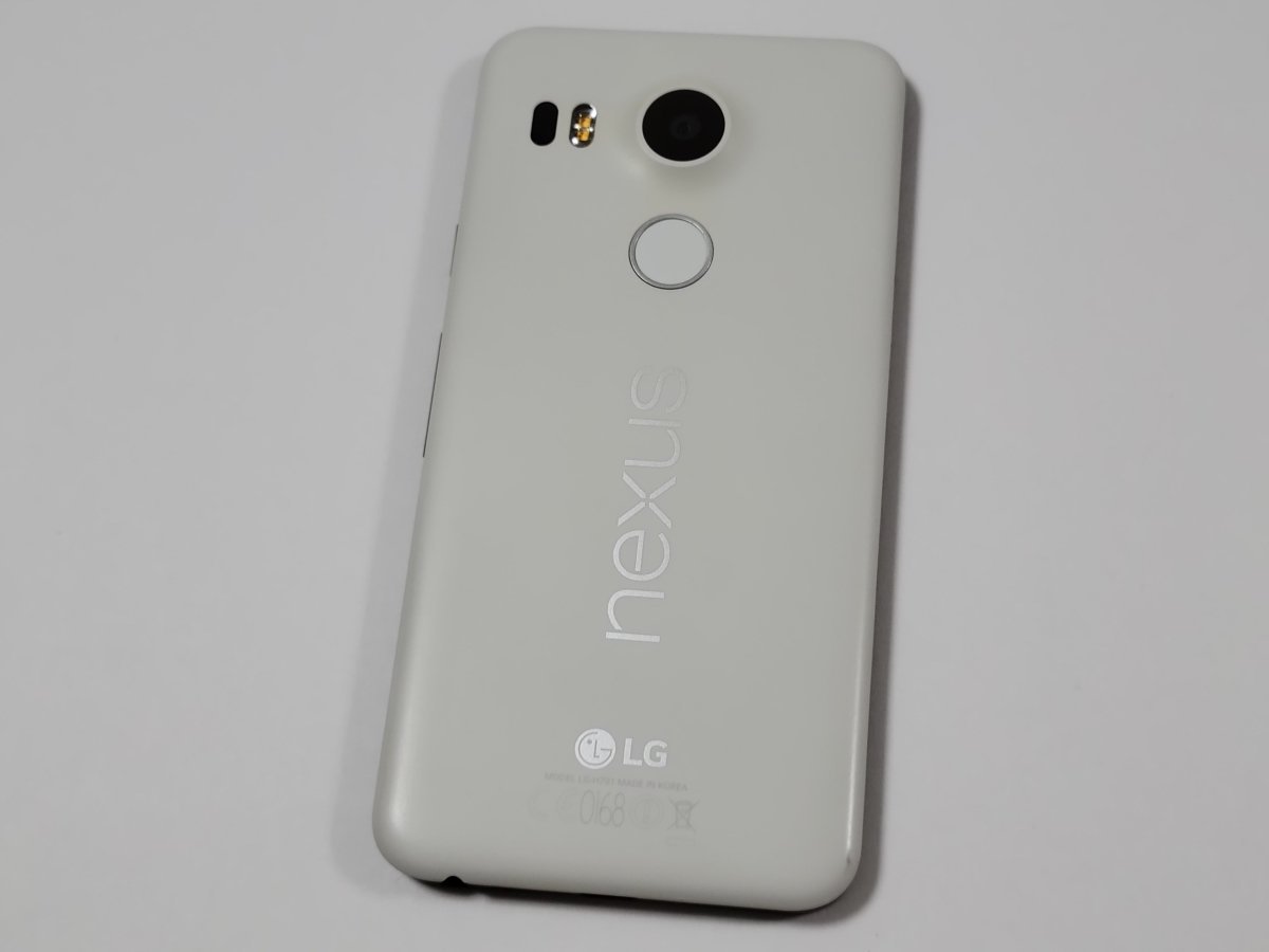 　★【35285WM】 完動品 docomo Google Nexus 5X ALG49286 クオーツ 32GB SIMロック解除済 1円 ! 1スタ !_画像2
