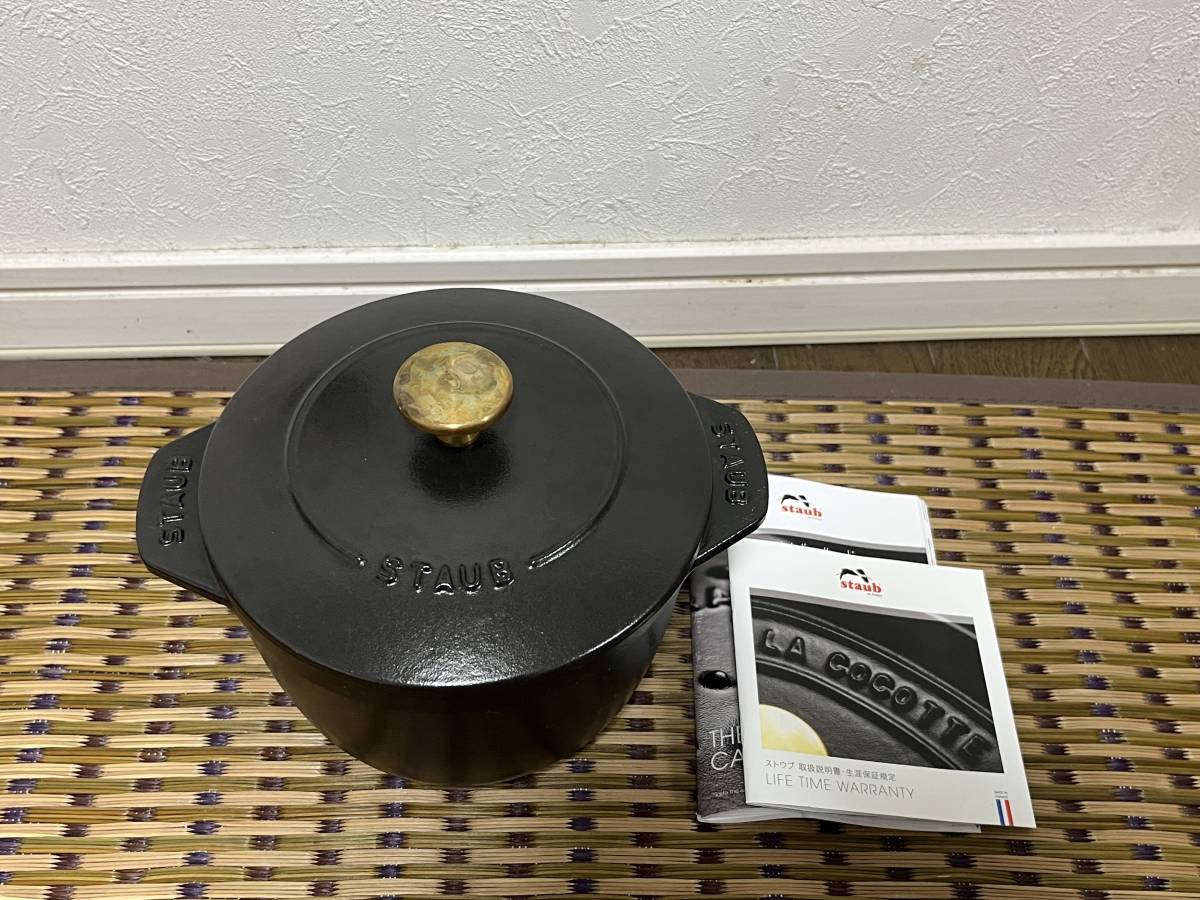 美品 STAUB ストウブ 40509-655 ラ・ココット de GOHAN M 16cm ブラック 2合炊き IH対応 生涯保証・国内正規販売品_画像1