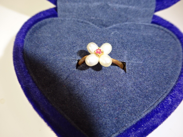 K18と刻印のある真珠(小さな剥がれ傷あり）の花の指輪　サイズ11_画像2