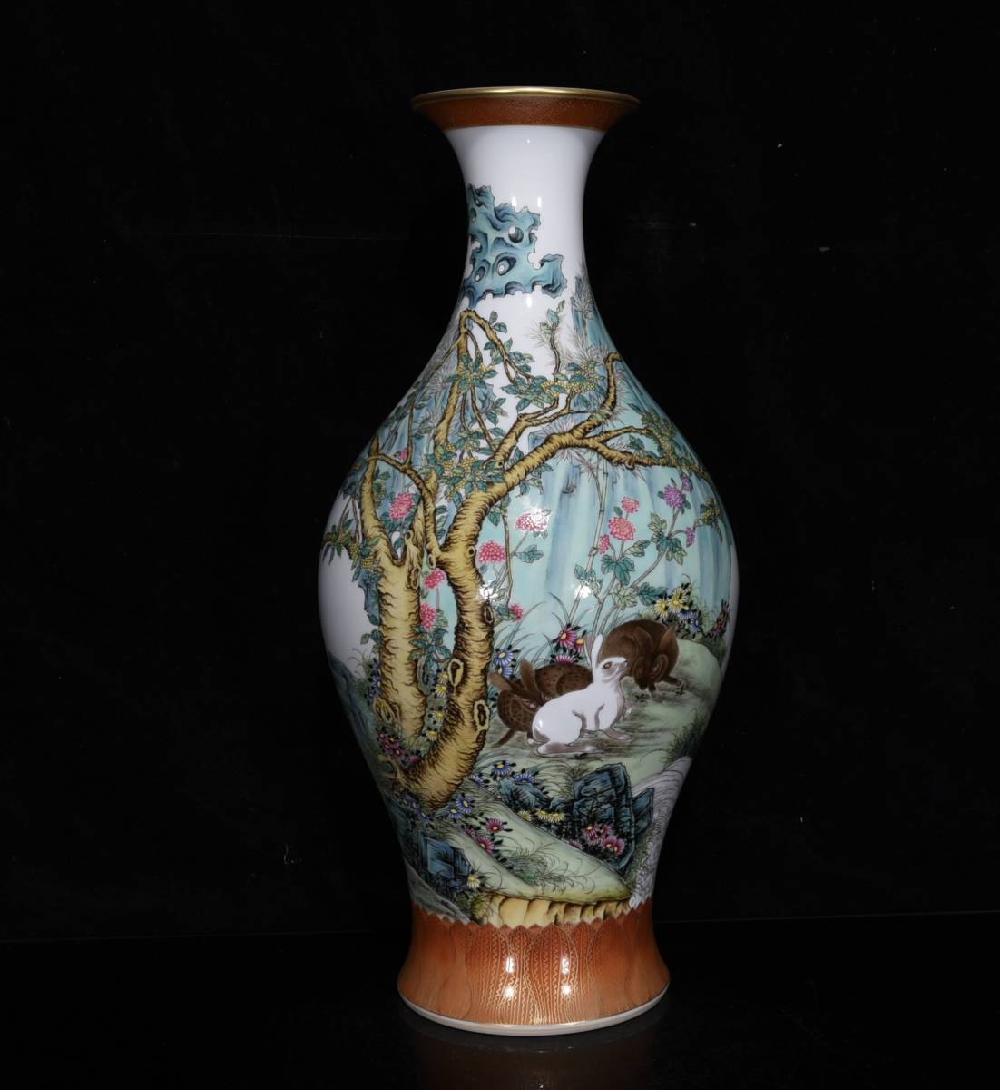 ◆旧蔵◆古美術 中国古玩 大清雍正年製款　粉彩　描金　玉兔四季花草紋瓶　時代物　T08