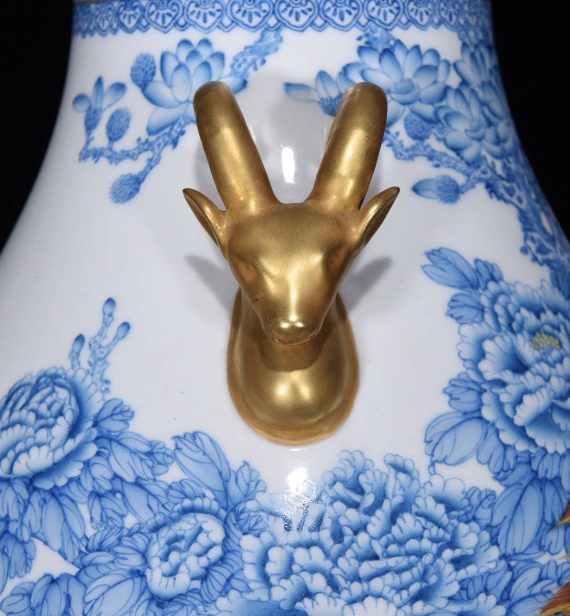 ◆旧蔵◆古美術 中国古玩 大清雍正年製款　粉彩　描金　花開富貴　孔雀紋鹿頭尊瓶　時代物　T08