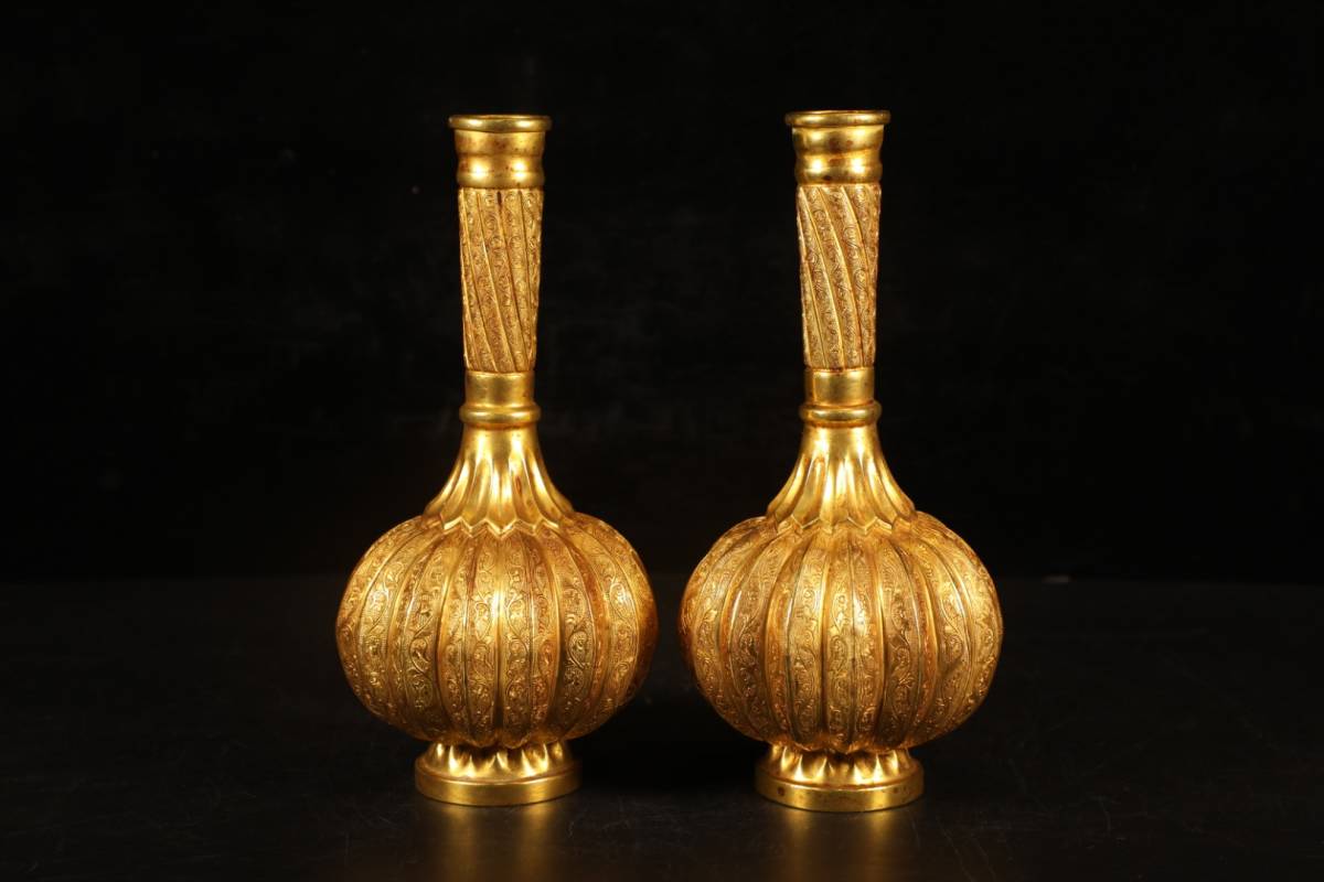 ◆旧蔵◆古美術 中国古玩 唐代　古銅製　銅塗金　纏枝蓮花瓜瓶―對　極細工 置物 擺件 古賞物　時代物 A9