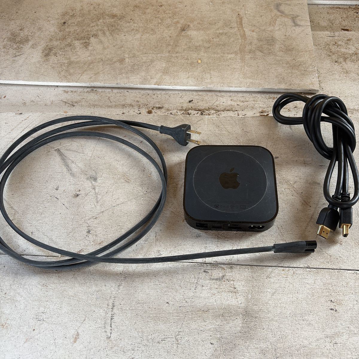 第3世代 Apple Apple TV A1469 ブラック アップル 電源コード HDMIケーブル付き_画像1