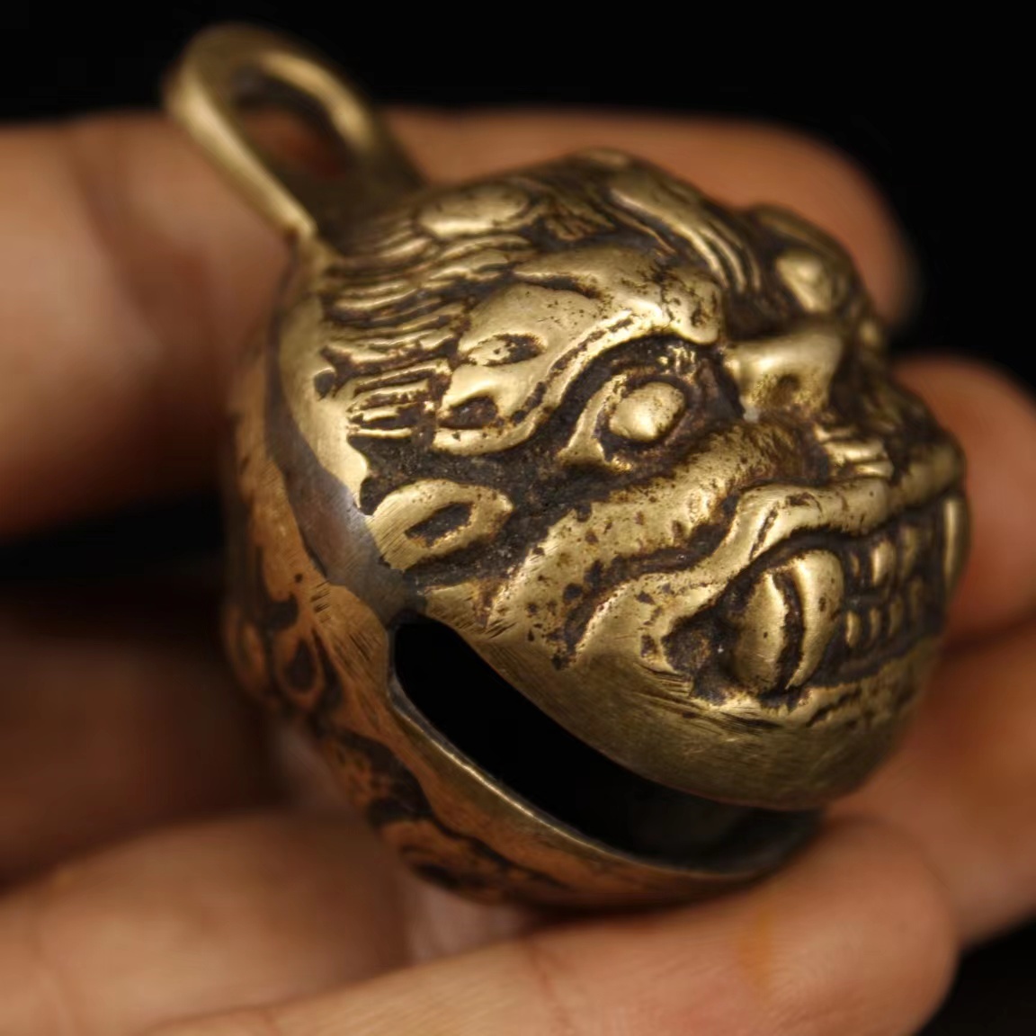 秘蔵中国清代 手刻 唐物 極細工 チベットでは古い純銅の虎の頭に魔除けの鈴が収められている 古置物古擺件 中国古美術 時代物 古董品 s6n11_画像4