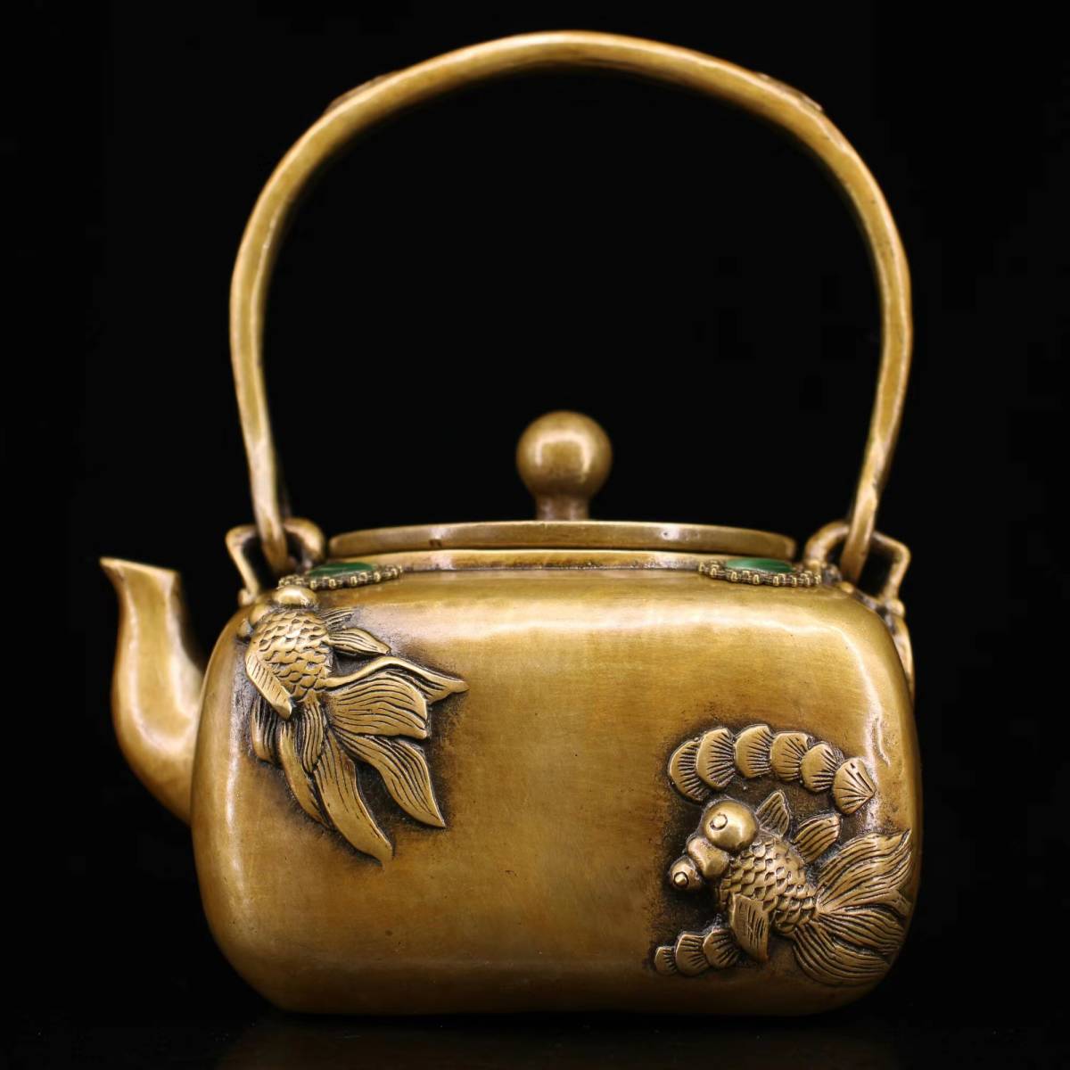 秘蔵中国清代 玉をはめ込んだ金魚の老急須を手作りした純真鍮を秘蔵 手刻 唐物 極細工 古置物 古擺件 中国古美術 古美味 時代物 古董品