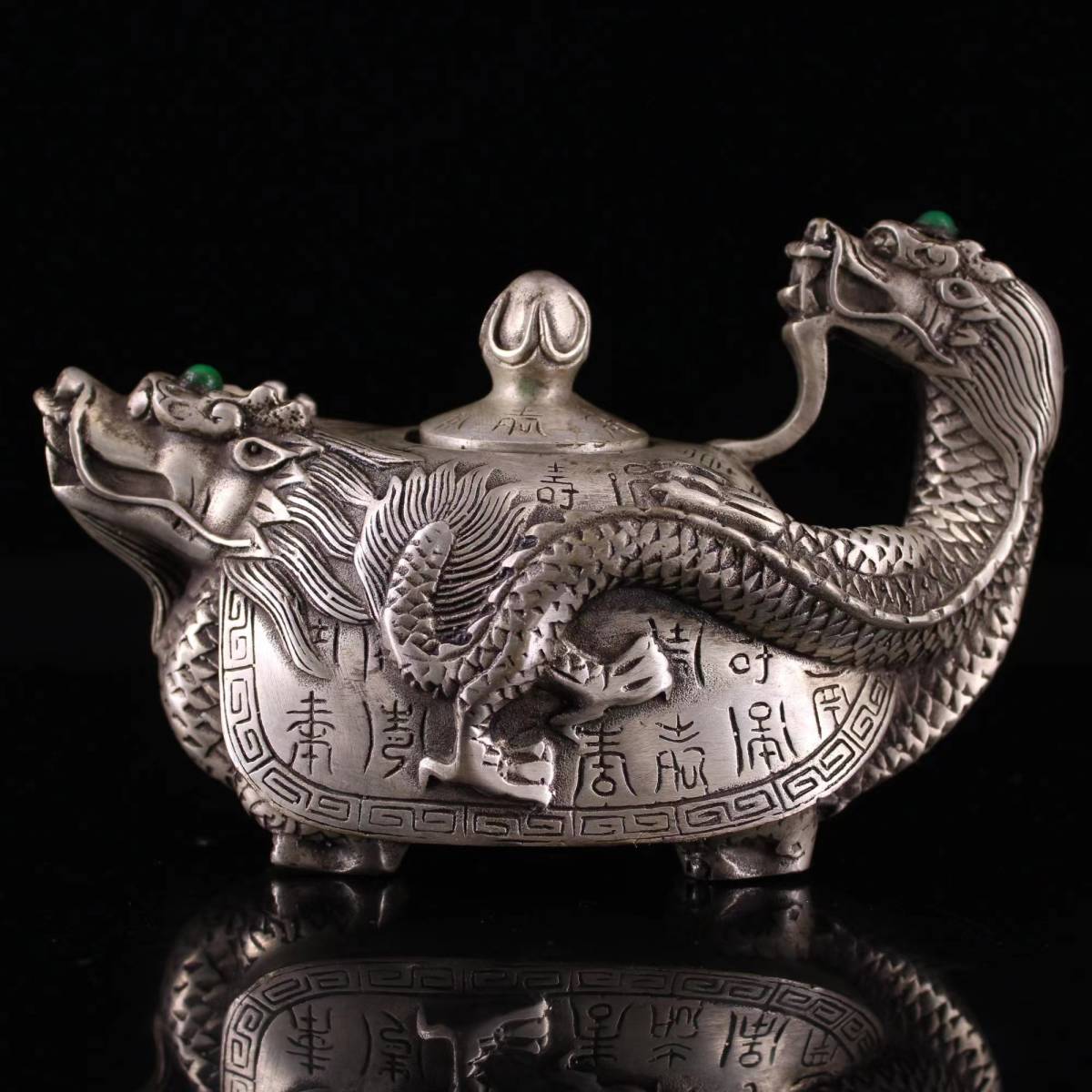 ネパール還流 秘蔵中国清代老純銅を収めて玉を象眼した銀竜亀壺を作る 唐物 極細工 古置物 古擺件 中国古美術 古美味 時代物 古董品 w66